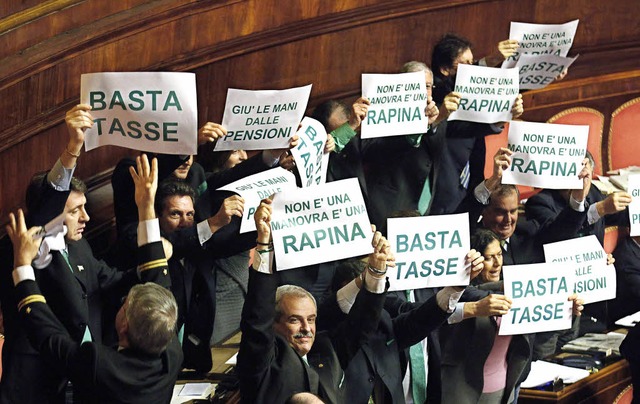 Protest der Lega Nord: &#8222;Es reich...ositionsarbeit im Parlament Italiens.   | Foto: dpa