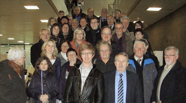 Helmut Rau (MdL) und die Besucher aus Lahr   | Foto: BZ