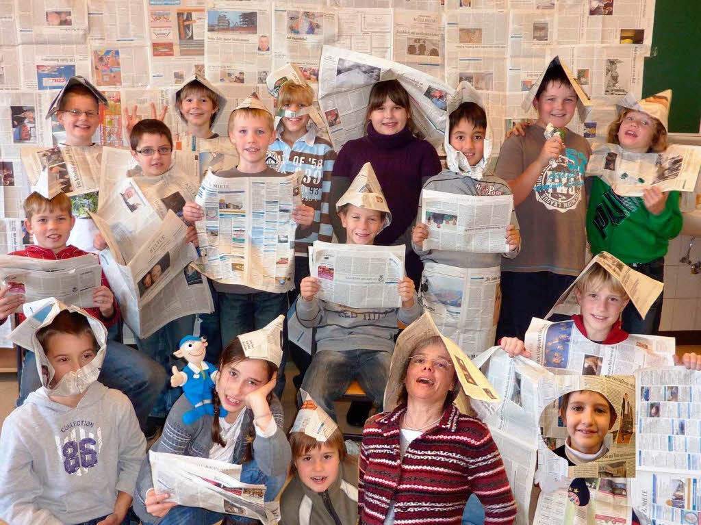 Die Klasse 4a der Grundschule Bad Bellingen machte lustige Dinge mit der Zeitung.