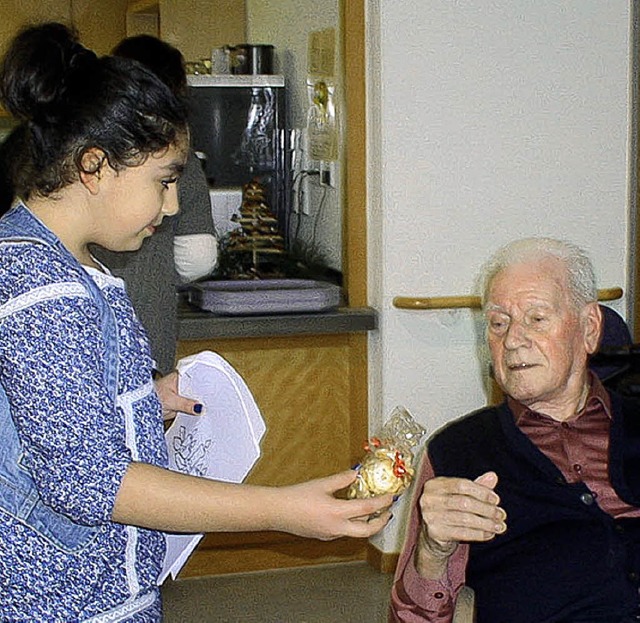 Knapp 100 Ttchen mit Pltzchen verteilten die Kinder.   | Foto: PRIVAT