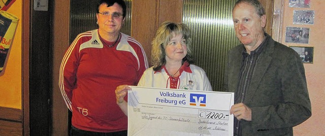 Spendenbergabe: Torsten Balzer, Veran...ls Schirmherr der Aktion (von links).   | Foto: Felix Held