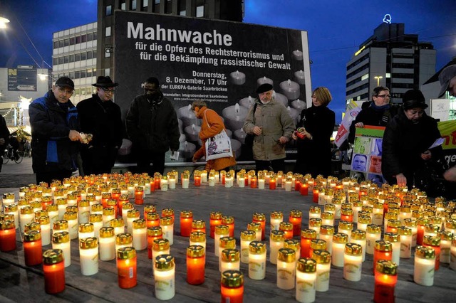 Archivfoto von einer Mahnwache gegen Rechtsterrorismus  | Foto: dpa