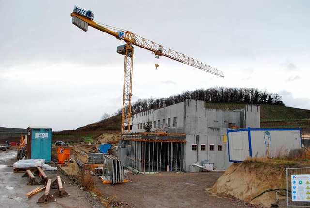 Der Rohbau des Weingutes Abril am Ortsrand von  Bischoffingen ist fast fertig.  | Foto: Benjamin Bohn