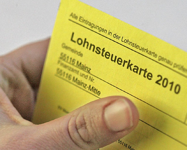 Das Papier hat noch nicht ganz ausgedient.   | Foto: dpa