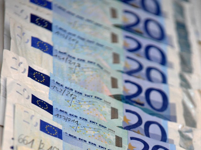 20-Euro-Scheine braucht es in groer S... Lrracher Etat fr 2012 darzustellen.  | Foto: dpa