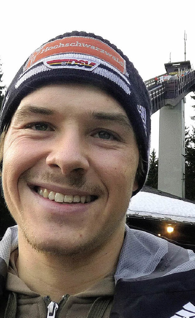 Jetzt lockt ein Heimspiel: Fabian Riele vor der Schonacher Langenwaldschanze  | Foto: bachmann