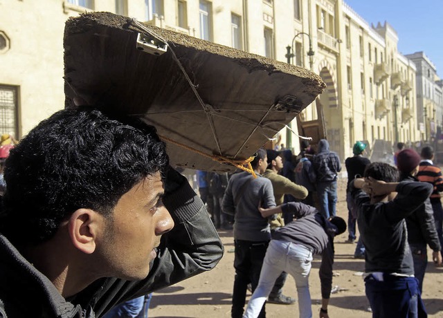 Auf gyptens Straen kehrt keine Ruhe ...am es erneut zu Auseinandersetzungen.   | Foto: afp