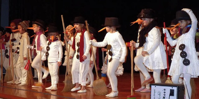 Eine Kindergruppe von  Helga Onny bei der Auffhrung im Brgerhaus.  | Foto: Christel Hlter-hassler