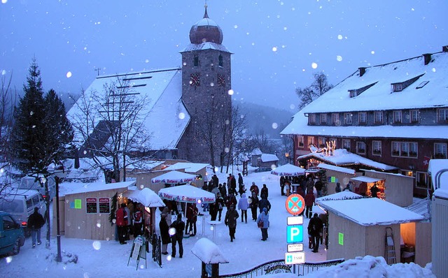 Der Kirchplatz Schluchsee wird zweimal...12  eine traditionelle Straenfasnet.   | Foto: HTG