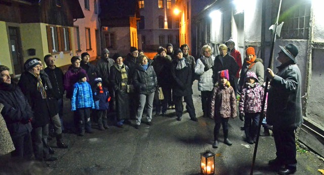 Bei der ehemaligen Tuchfabrik sang Alb...r die vierte Strophe des Wchterrufs.   | Foto: Barbara Ruda