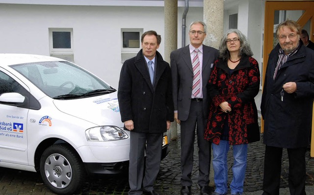 Werner Grossmann, Vorstandsvorsitzende...a Gebert freuten sich ber die Spende.  | Foto: hans-jochen voigt