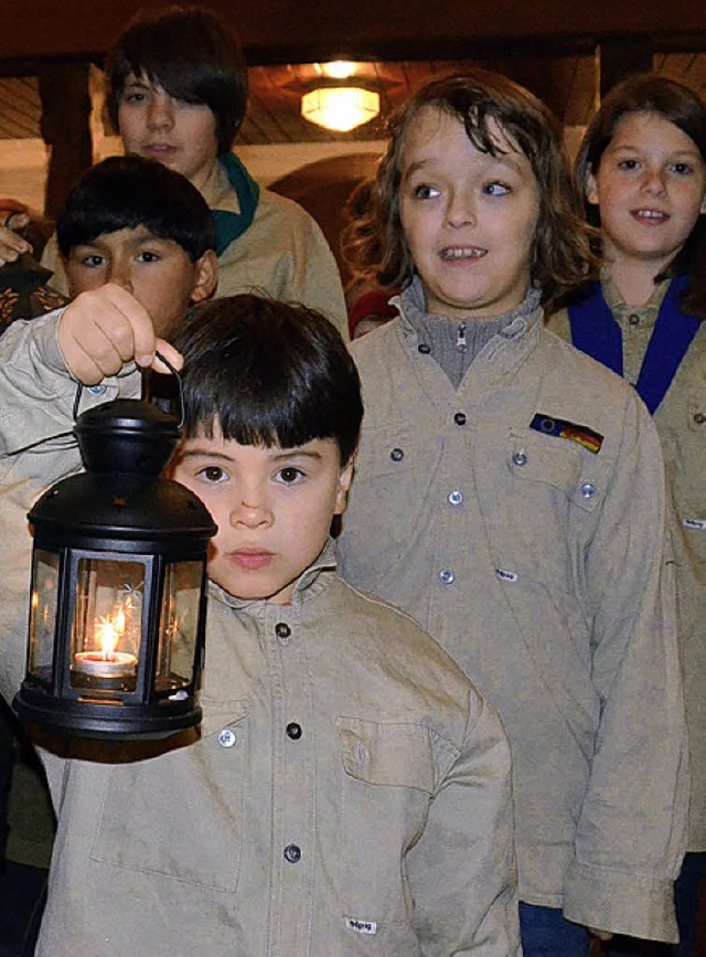 Pfadfinder mit dem Licht von Bethlehem   | Foto: Martina Weber-Kroker