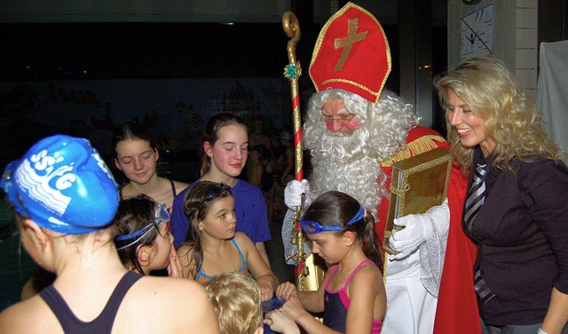 Der Nikolaus besuchte am Freitag das W...Grenzach. Die Kinder fanden das toll.   | Foto: Heinz Vollmar