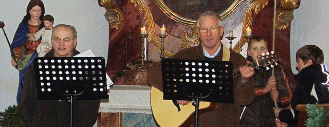 Fr die musikalische Umrahmung des Adv...Burger (links) und Eduard Zimmermann.   | Foto: Morath