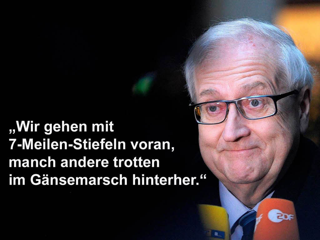 19. Januar: Wirtschaftsminister Rainer Brderle (FDP)  bei der Vorlage des Jahreswirtschaftsberichts zum Konjunkturplus Deutschlands, das strker ausfllt als in anderen Lndern. Fhrende Forschungsinstitute trauen Deutschland Anfang 2011 ein Konjunkturplus von drei Prozent zu - und behalten Recht.