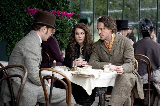 Ermitteln in Paris: Dr. Watson (Jude L...d Sherlock Holmes (Robert Downey Jr.)   | Foto: warner