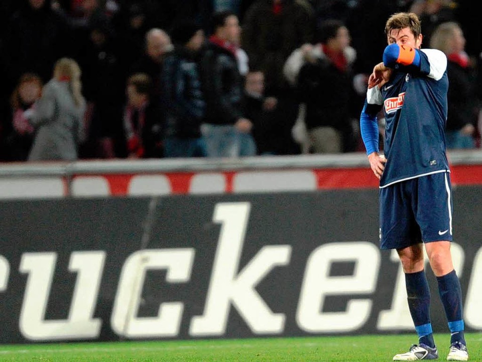 Einsam und verlassen? Heiko Butscher n...geratene Schiff SC Freiburg verlassen.  | Foto: Patrick Seeger