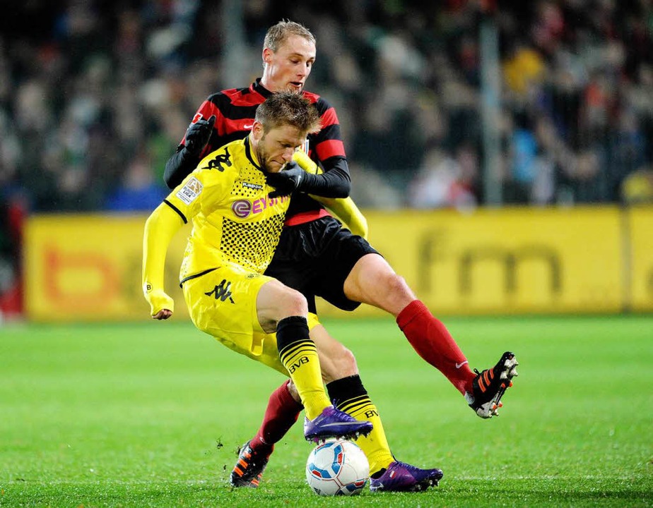 Felix Bastians (hinten) wurde vom SC F...ach einem neuen Arbeitgeber umzusehen.  | Foto: dapd