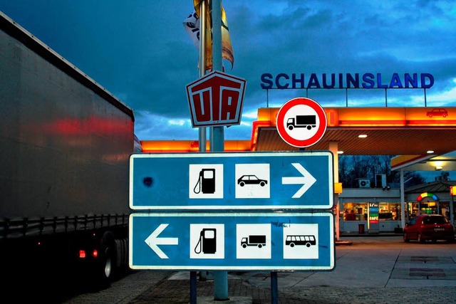 Autobahnraststtte Schauinsland - fehlende Parkpltze fr Lastwagen an der A 5  | Foto: Hans-Peter Ziesmer