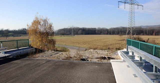 An der  Brcke ber die Kaiserstuhlbah...schnitt der B 31 West beginnen sollen.  | Foto: Manfred Frietsch