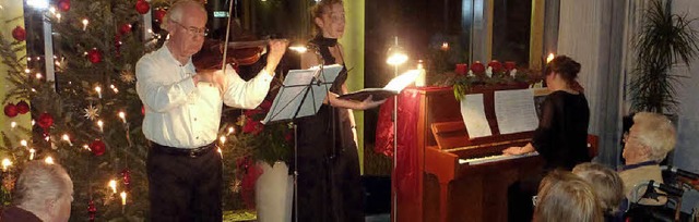 Eva Maurus (Klavier), Stefan Prhle (G...htsabends im Seniorenzentrum Teningen.  | Foto: Karlernst Lauffer