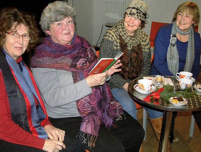 Mit Geschichten rund um Weihnachten wa...chulte, von links) im Kesselhaus auf.   | Foto: Roswitha Frey