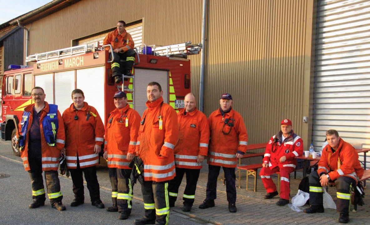 Die Marcher Feuerwehr, hier bei ihrem ...uf eines neuen Feuerwehrfahrzeugs an.   | Foto: manfred frietsch