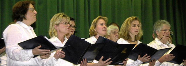 Der Achkarrer Gesangverein Frohsinn ha...er Chor  mit weihnachtlichen Liedern.   | Foto: Herbert trogus