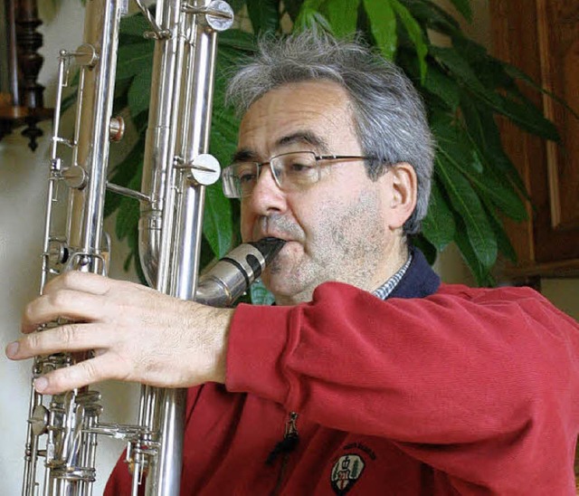Der Dirigent des Musikvereins Eschbach...axophon auch die Kontrabassklarinette.  | Foto: Hans Jrgen Kugler