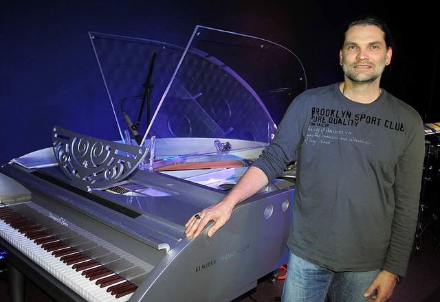 Musikclub-Chef Bran Hodapp neben dem Flgel des Blue Notes.   | Foto: Archiv: Rob