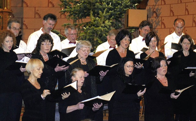 Mit einem vorweihnachtlichen Konzert s... zeigt den Oberrotweiler Kirchenchor.   | Foto: benjamin bohn