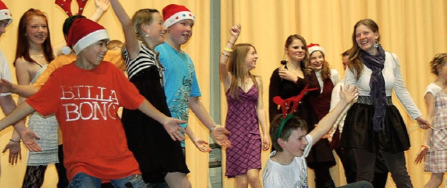 Mit sehr viel Spa und Vergngen gesta...dtmooser Schule die Weihnachtsfeier.    | Foto:  Hans-Dieter Folles