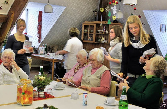 Mit Spannung erwarteten die Senioren i... vor Weihnachten jedenfalls viel Zeit.  | Foto: Martha Weishaar