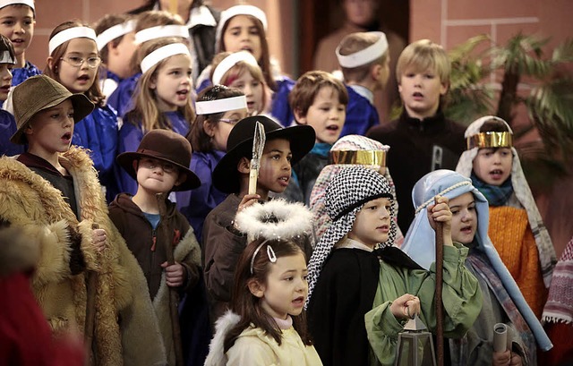 Die Schler sind mit Eifer bei der Sache beim  Weihnachtsspiel.   | Foto: Christoph Breithaupt