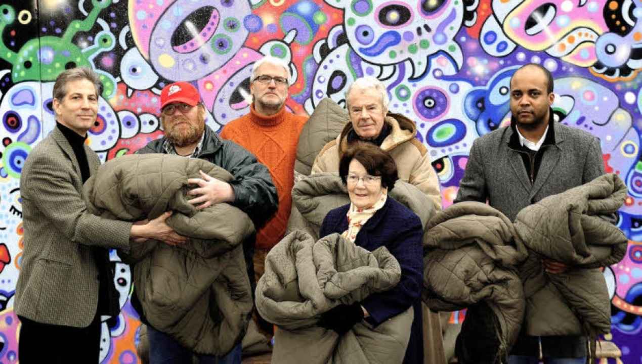 Ins Ferdinand-Wei�-Haus brachten unter...inks: Sozialp�dagoge Klaus Fournell).   | Foto: Ingo Schneider