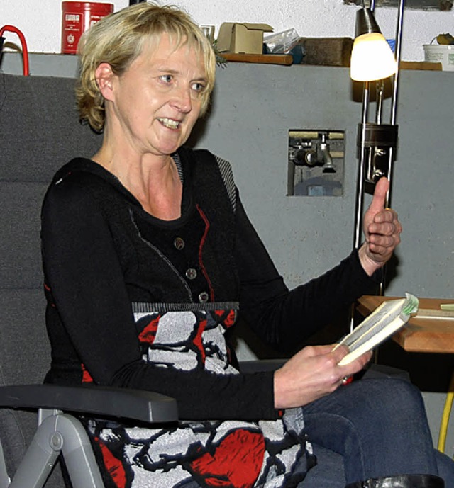 Susanne Storck bei der Lesung  auf dem Weingut Helde  | Foto: Vitt