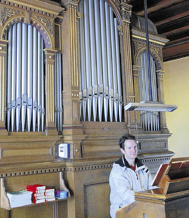Gerhard Lucas ist Kirchenmusiker an St...kulturgeschichtlich bedeutsamen Orgel.  | Foto: Faigle