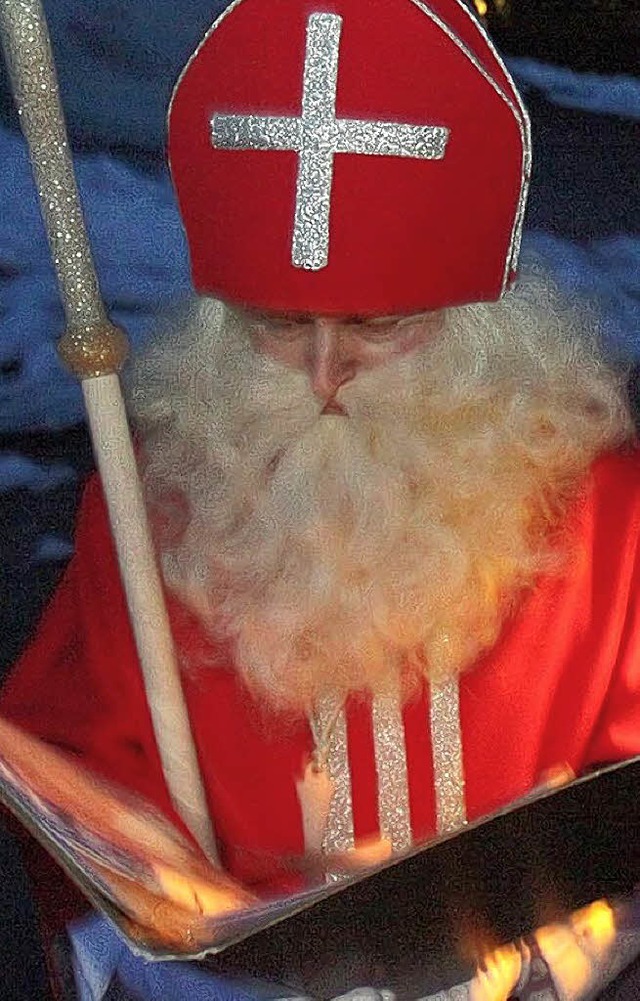 Jahr fr Jahr hilfreich unterwegs ist der Nikolaus.  | Foto: Archivfoto: DPA