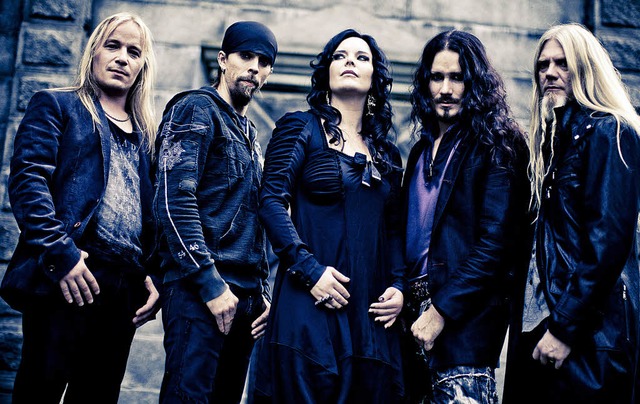 Gerne dunkel gewandet: Nightwish mit i...omas Holopainen (Zweiter von rechts).   | Foto: Ville Juurikkala