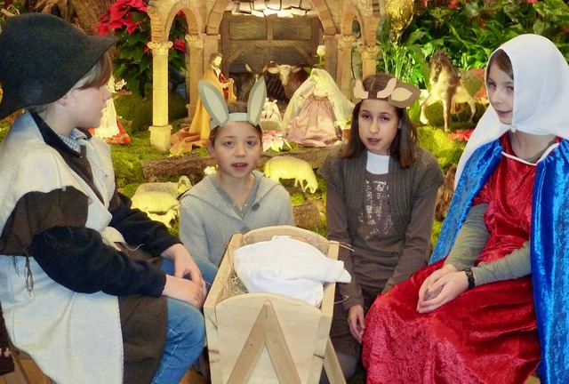 Zum weihnachtlichen Geschehen in der M...fgefhrt vom Kinderchor St. Trudpert.   | Foto: Eberhard Gross