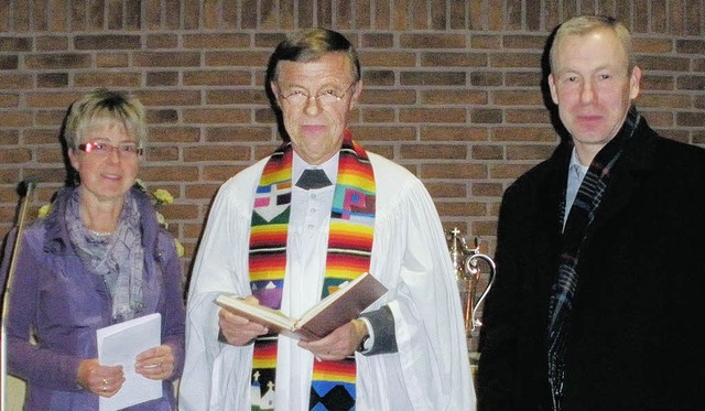 Vakanz beendet (von links): Die Vorsit...neue Kirchenlteste Ulf Teichfischer.   | Foto: BZ