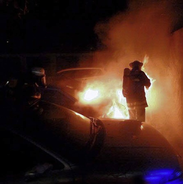 Gefordert war die Feuerwehr bei einem Fahrzeugbrand in der Roethestrae.   | Foto: Feuerwehr