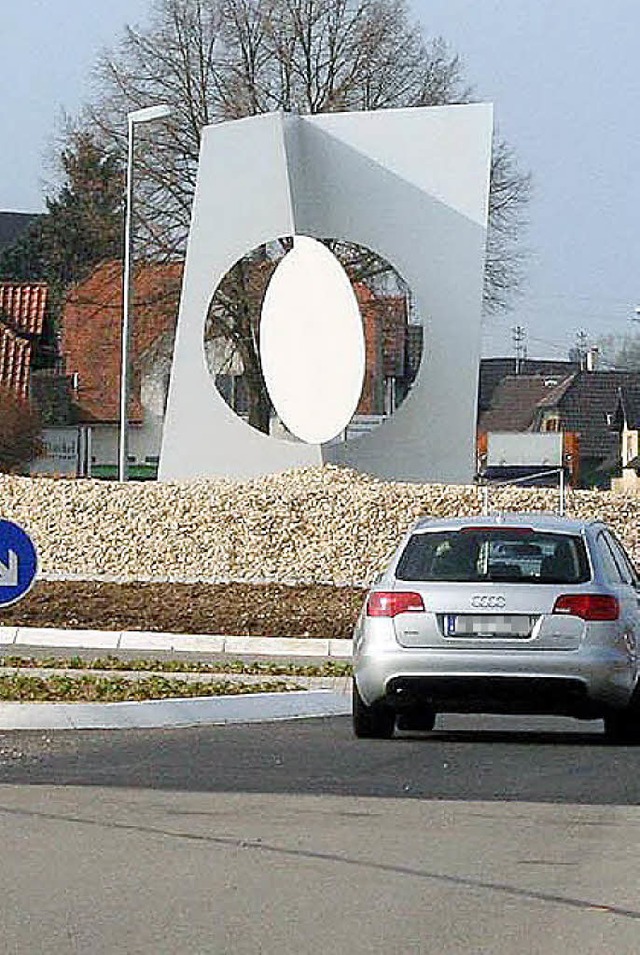 Auch eine Gefahr? Das Monument am Nordausgang von Kippenheim  | Foto: Ulrike Hiller