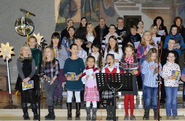 Der Projekt- und Kinderchor &#8222;Lie...hatte zu einer Sternstunde eingeladen.  | Foto: Martina Weber-Kroker