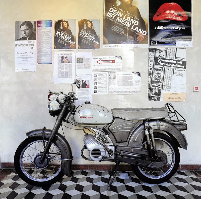 Die Geschichte der &#8222;Gastarbeiter...Wiehrebahnhof, auch mit diesem Moped.   | Foto: Ingo Schneider