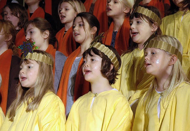 Kinderchor im Weihnachtsmusical    | Foto: Britta Wieschenkmper