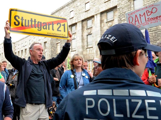 Kein Schnppchen: der Polizeieinsatz f...herung der Baustelle von Stuttgart 21.  | Foto: dpa