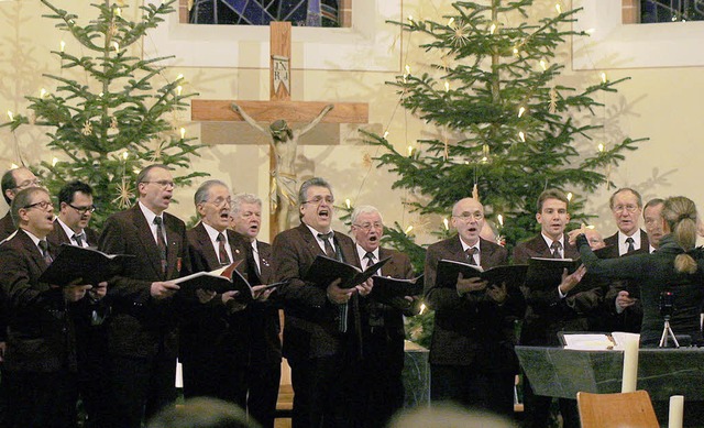 Der Mnnerchor lsst die Weihnachtszeit ausklingen.   | Foto: Heidi Fssel