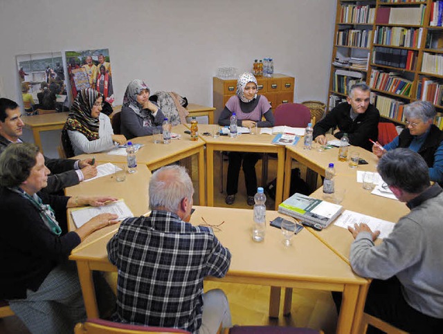 Der Arbeitskreis Christen und Muslime ...  knftige Aktivitten zu besprechen.   | Foto: Beatrice Ehrlich