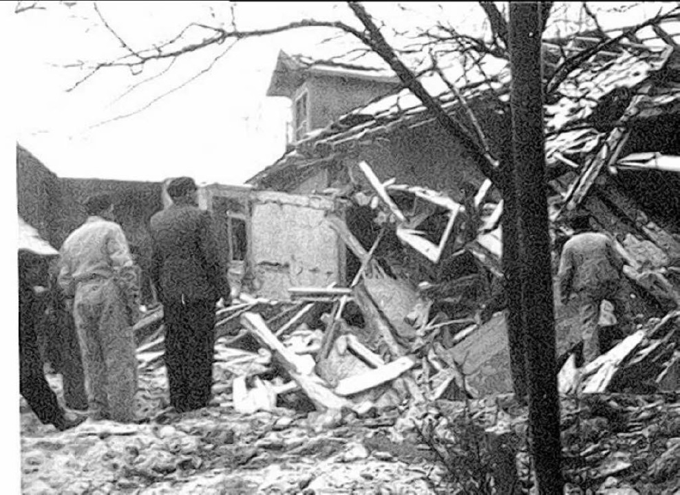 Total zerstrt wurde beim Luftangriff ...ters Greiner in der Waldshuter Strae.  | Foto: bz